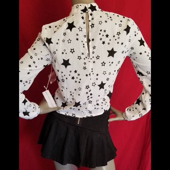 ‼SOLD‼Black and White Star Top - Picture 4 of 6